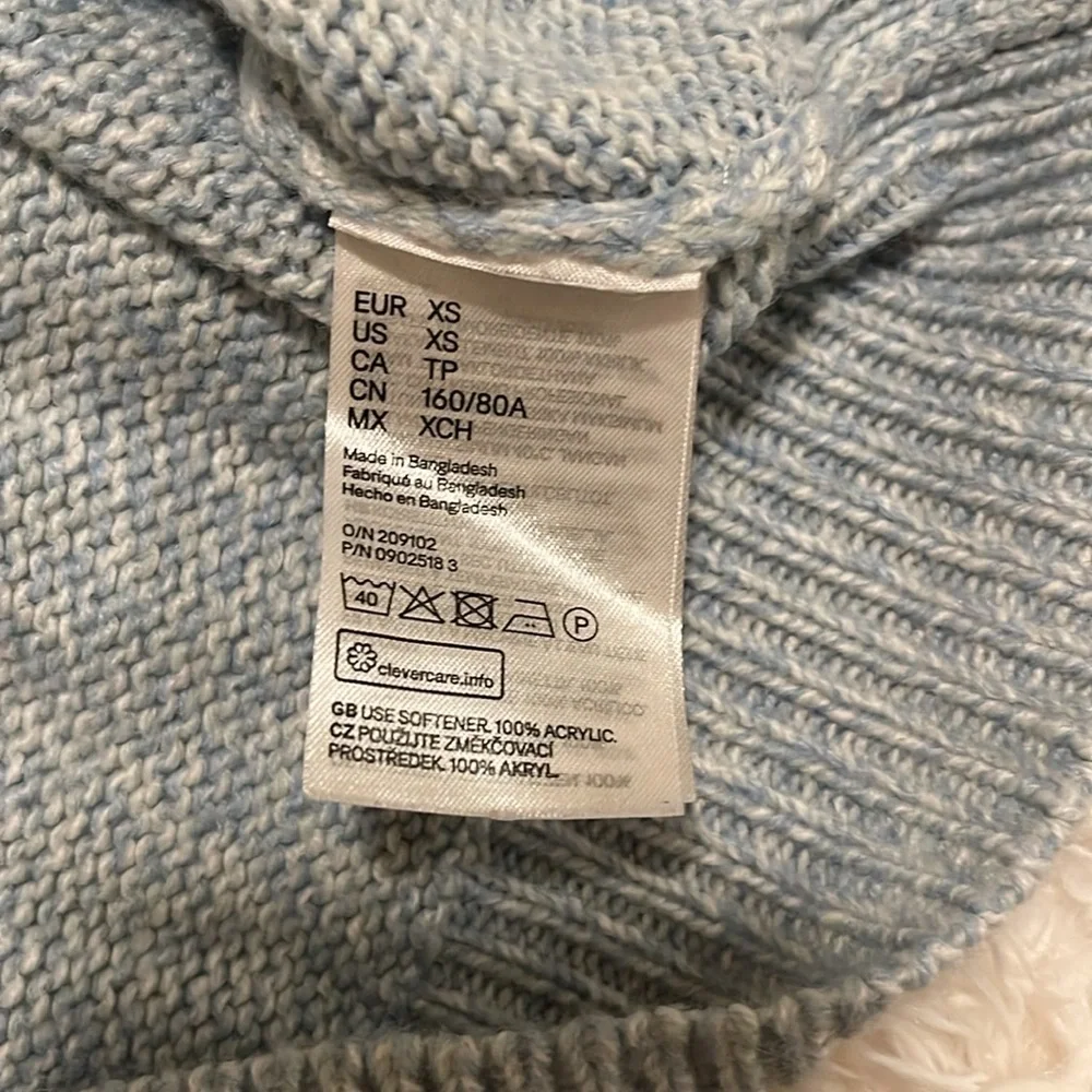 H&M Baby blue long sleeve sweater size XS #110